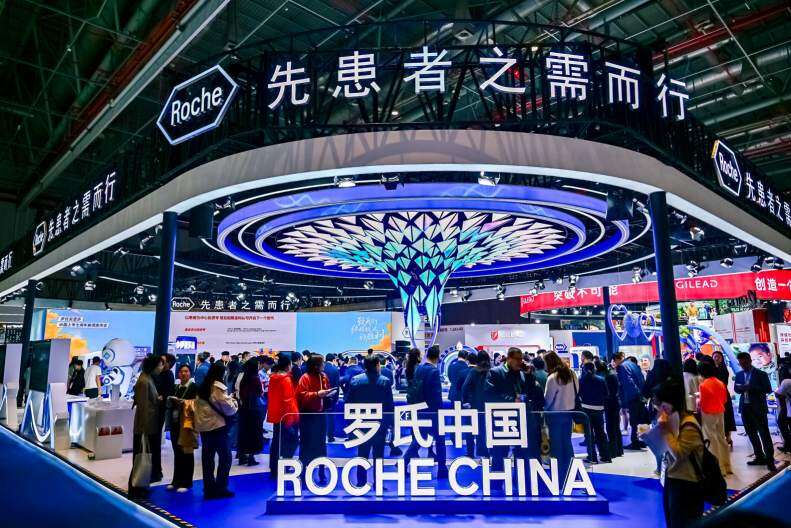 开拓智慧服务，惠及用药患者，罗氏制药携创新成果亮相进博